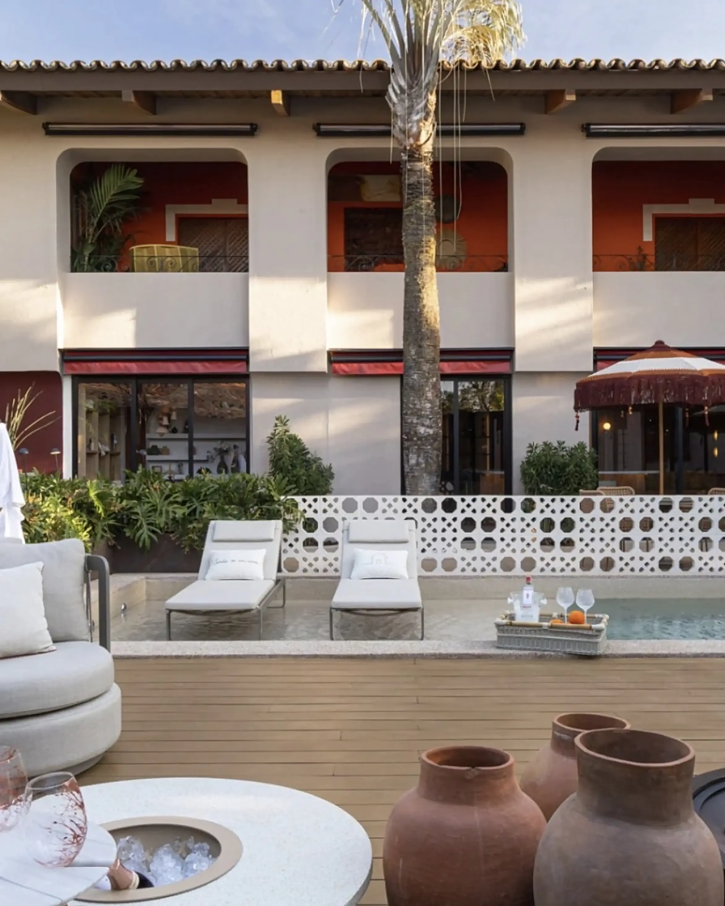 Deck em Super WPC diante da piscina na CASACOR Ribeirão Preto 2026